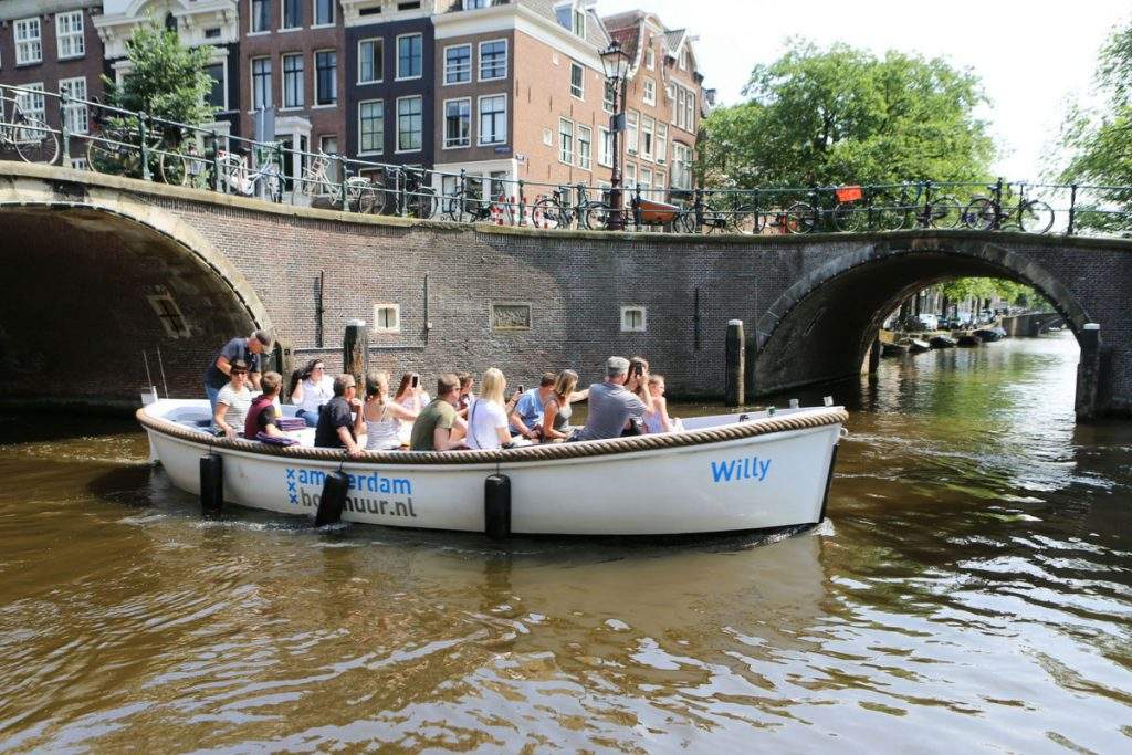 Sloop rental Amsterdam - Enjoy the Amsterdam canals