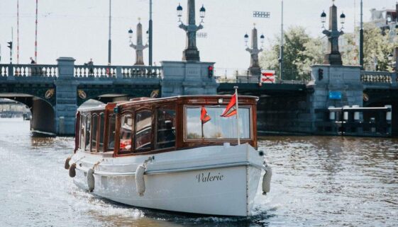 What’s included when you rent a boat with skipper